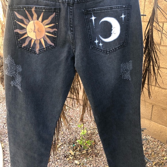 Painted Jeans 🌞 - Picture 6 of 6